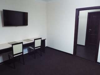 Отели типа «постель и завтрак» Мини Отель Улпан Нур-Султан Двухместный номер «Комфорт» с 2 отдельными кроватями-4