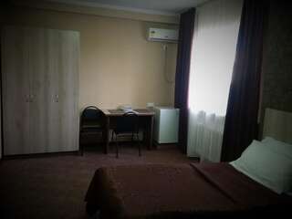 Отели типа «постель и завтрак» Мини Отель Улпан Нур-Султан Стандартный двухместный номер с 2 отдельными кроватями-2