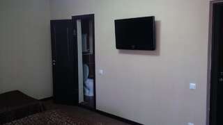 Отели типа «постель и завтрак» Мини Отель Улпан Нур-Султан Стандартный двухместный номер с 2 отдельными кроватями-6