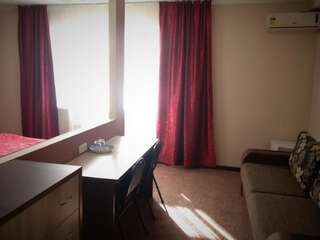 Отели типа «постель и завтрак» Мини Отель Улпан Нур-Султан Улучшенный двухместный номер с 2 отдельными кроватями-14