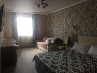 Отели типа «постель и завтрак» Мини Отель Улпан Нур-Султан Двухместный номер с двуспальной кроватью и дополнительной кроватью-4